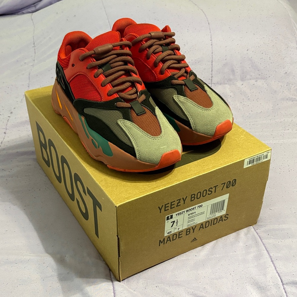 Adidas Yeezy Boost 700